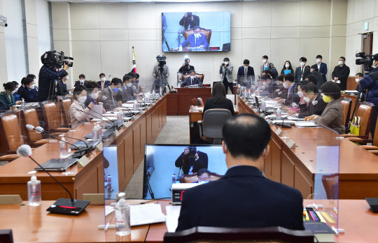 14일 국회에서 정치개혁특별위원회 전체회의가 열리고 있다.  [국회사진기자단]
